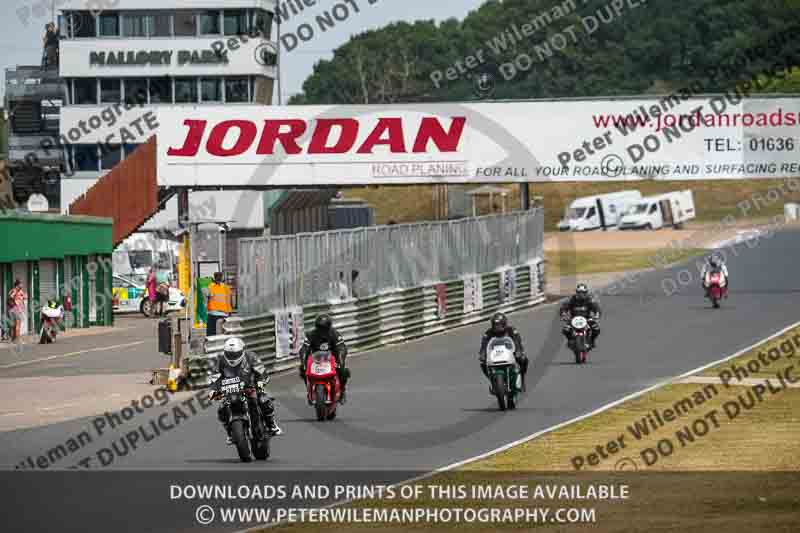 Vintage motorcycle club;eventdigitalimages;mallory park;mallory park trackday photographs;no limits trackdays;peter wileman photography;trackday digital images;trackday photos;vmcc festival 1000 bikes photographs